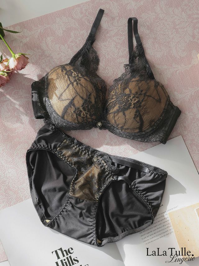カットアウトデザイン レース ブラジャー＆ショーツ 2点セット