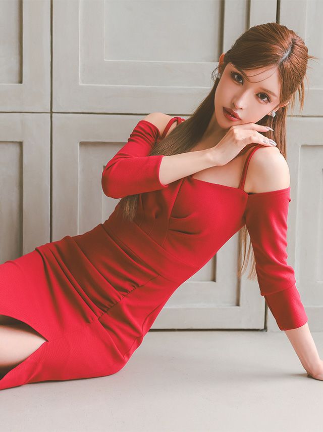 オフショルダー ギャザー コードデザイン 袖あり スリット ワンカラー セクシー タイト 膝丈ドレス