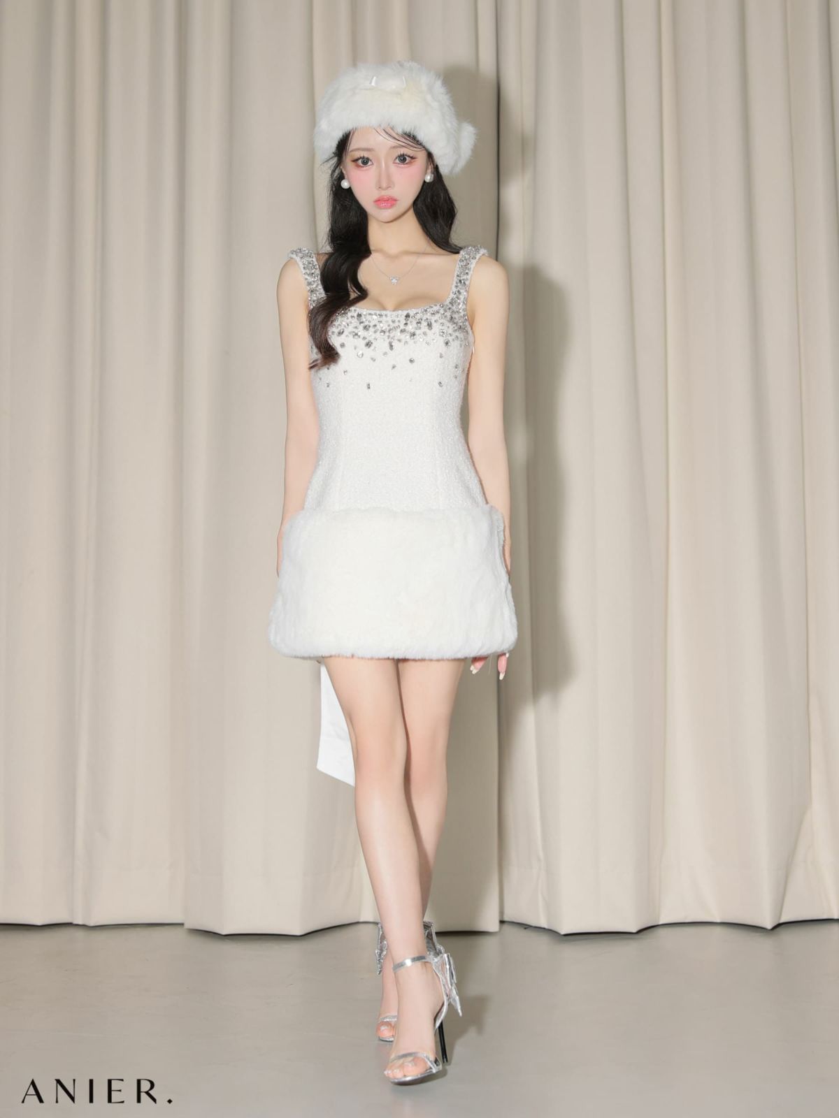 ビジュー ノースリーブ ビッグリボン ファー ふわふわ タイト サンタコスドレス