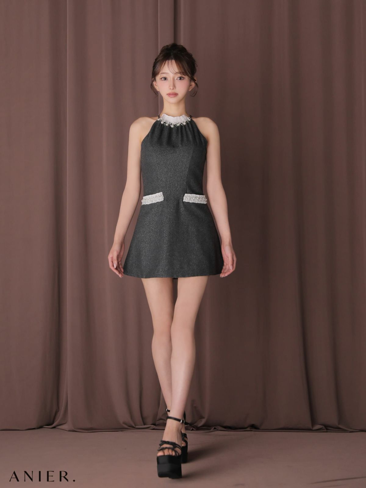 ホルターネック ラメ ビジュー フリル パール フレアミニドレス