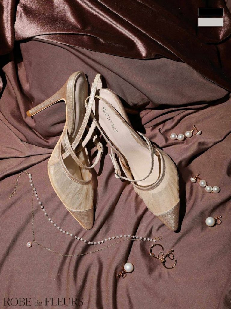 シアー メッシュ ストラップ付き ポインテッドトゥ パンプス