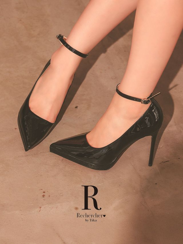 エナメル アンクルストラップ付き ポインテッドトゥ パンプス