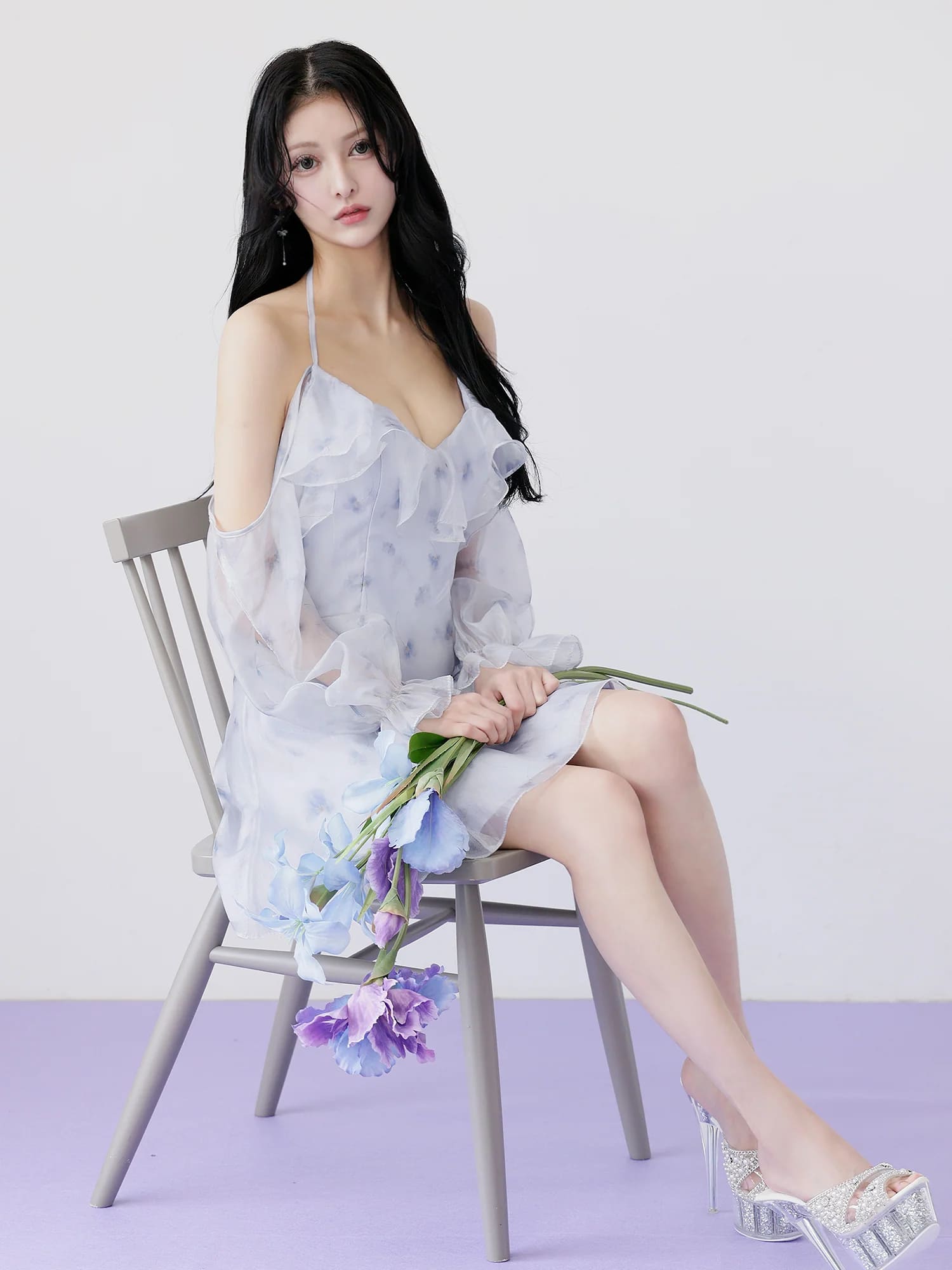 ホルターネック フリル 肩あき 長袖 バックオープン シフォン フラワープリント フレアミニドレス