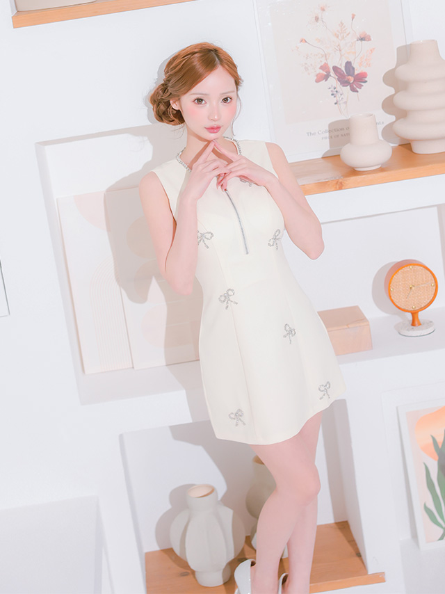 ジップデザイン ノースリーブ ビジュー リボン フレアミニドレス