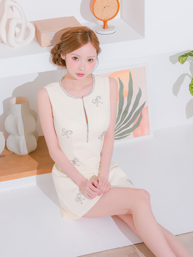 ジップデザイン ノースリーブ ビジュー リボン フレアミニドレス