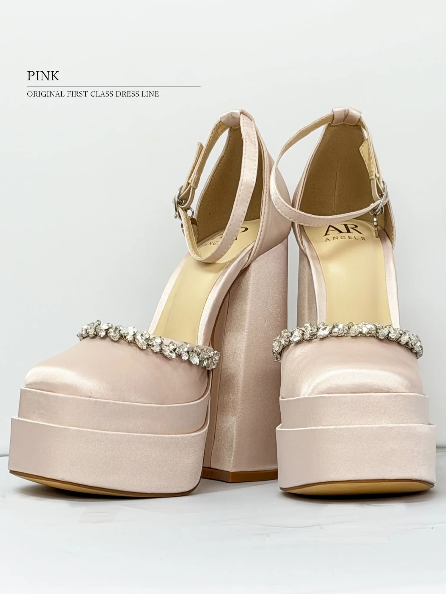 ビジュー ロゴストーン ハートチャーム サテン 厚底 パンプス