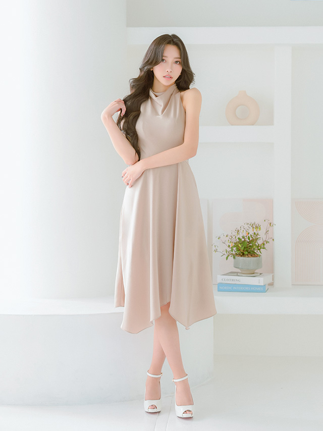 ネックデザイン アシンメトリー ワンカラー ノースリーブ 膝丈ドレス